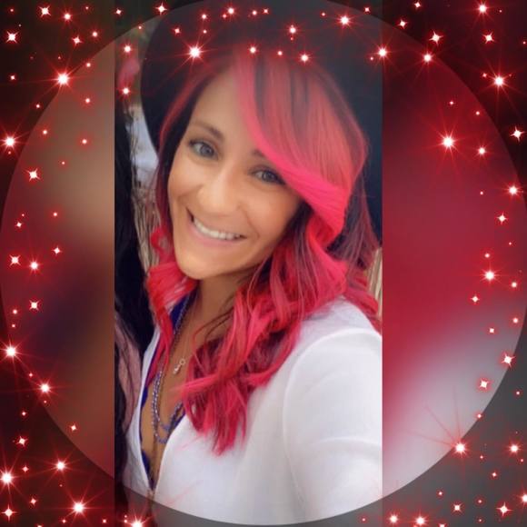 Poshmark profile picture for @syn
